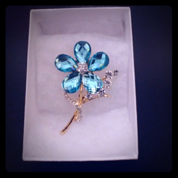 Jewelry - Turquoise Crystal Flower Brooch